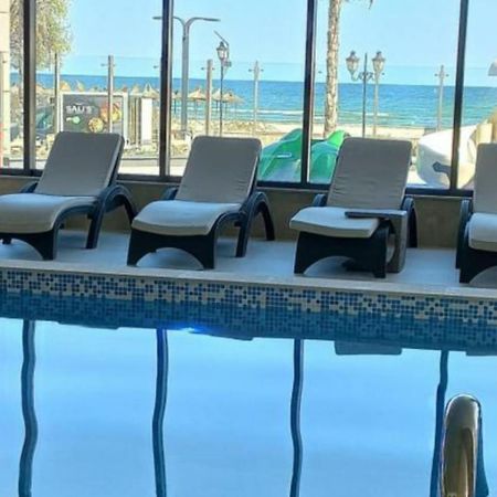 Alezzi Beach Vibe Family Studio With Spa Piscina Interioara Incalzita Sauna Jacuzzi Gym Năvodari المظهر الخارجي الصورة