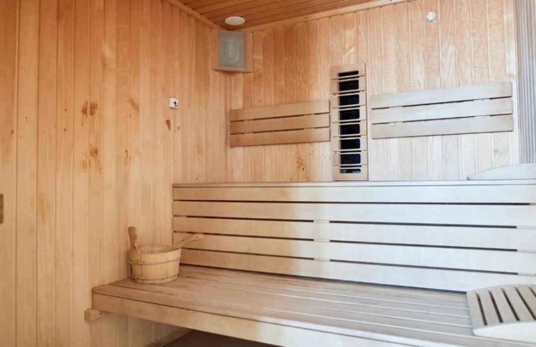 Alezzi Beach Vibe Family Studio With Spa Piscina Interioara Incalzita Sauna Jacuzzi Gym Năvodari المظهر الخارجي الصورة